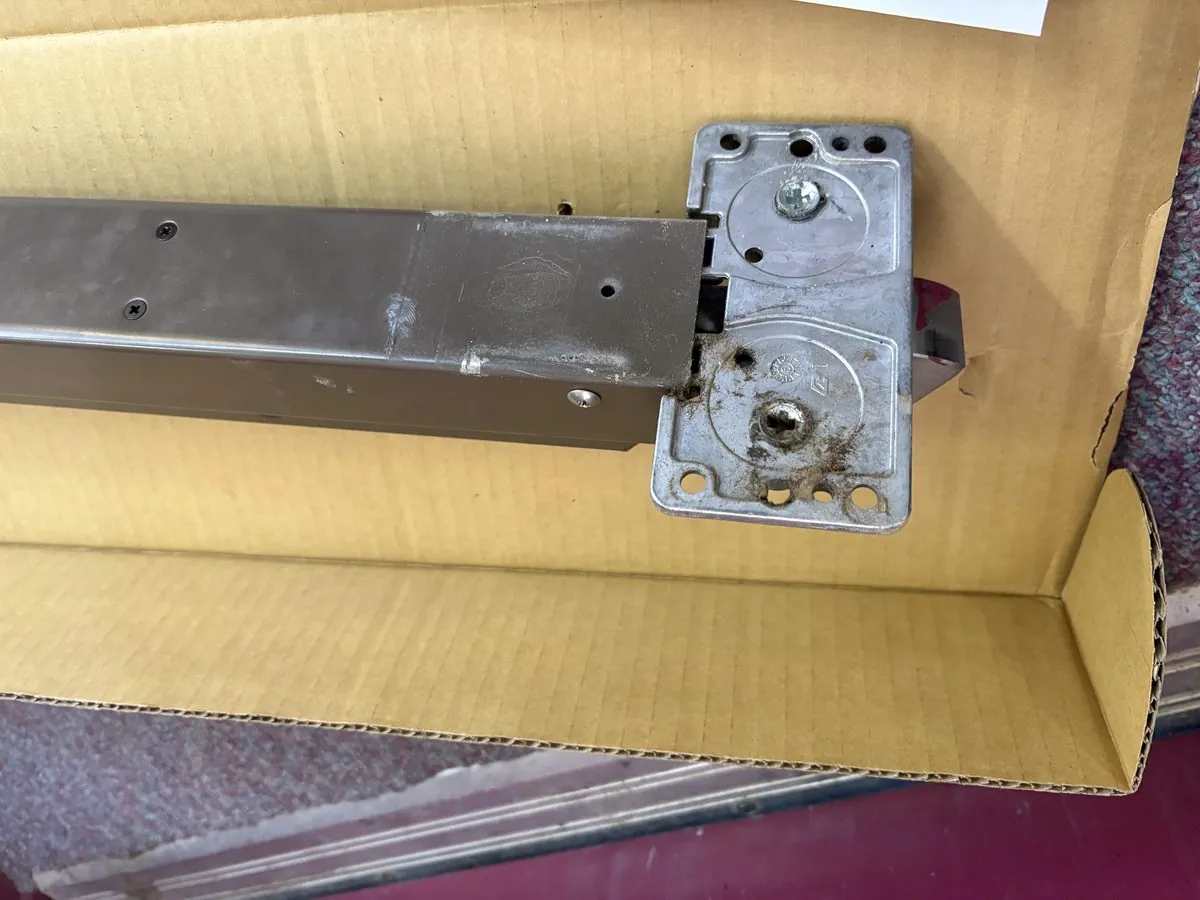 Door closer arm replacement on a commercial door